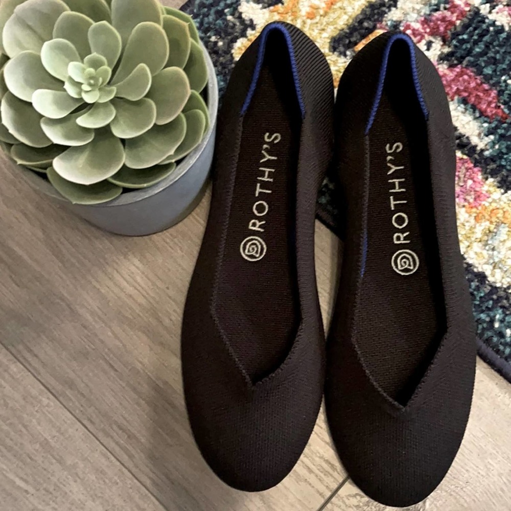 Rothys round toe size 10 black womans flat shoes